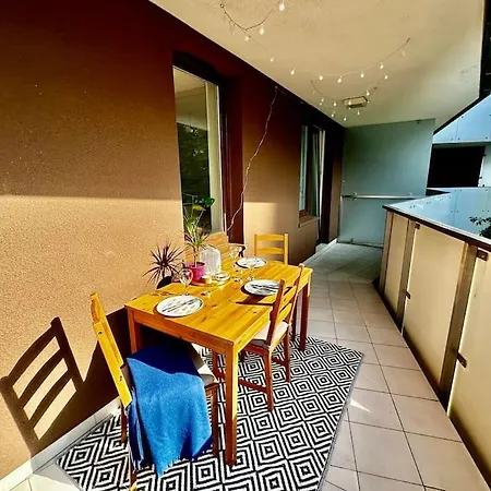 Manhattan Place & Movie Projector דירה *