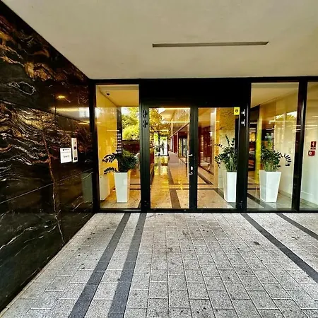 Manhattan Place & Movie Projector * Warsaw