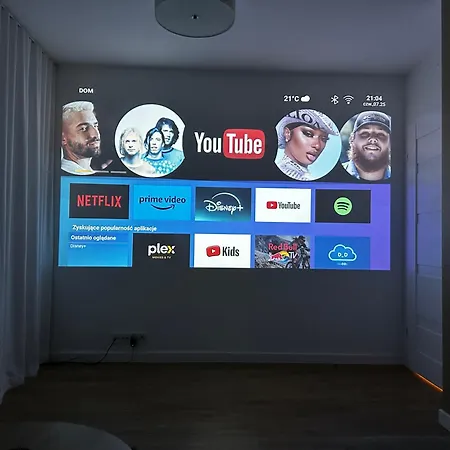 Manhattan Place & Movie Projector 바르샤바